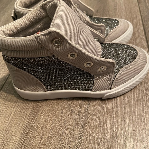 Girls Gymboree glittery silver high top. Size. 9 - Picture 2 of 9